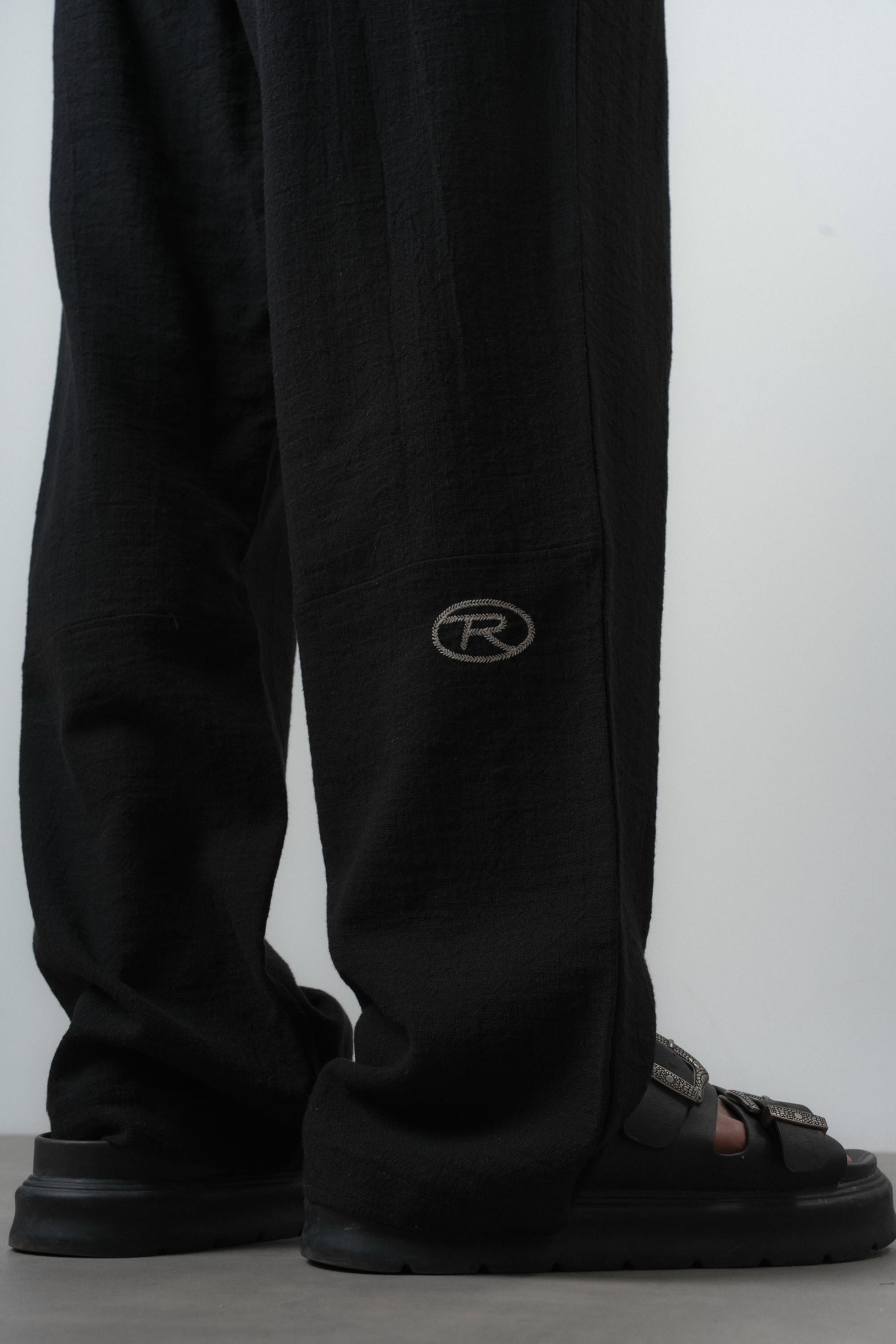 R Embroidered Baggy Sweatpant Black